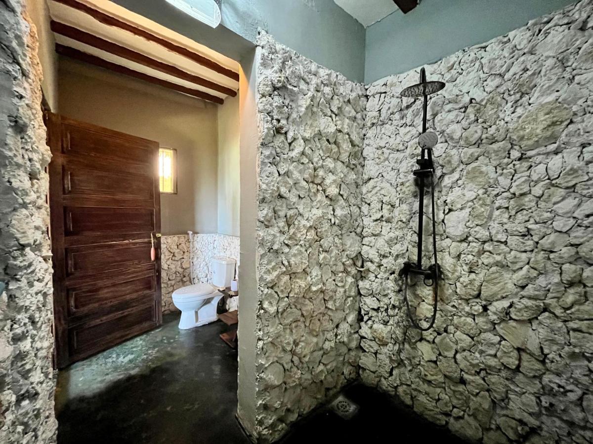Sazani Beach Lodge And Tidal Lounge Нунгви Екстериор снимка