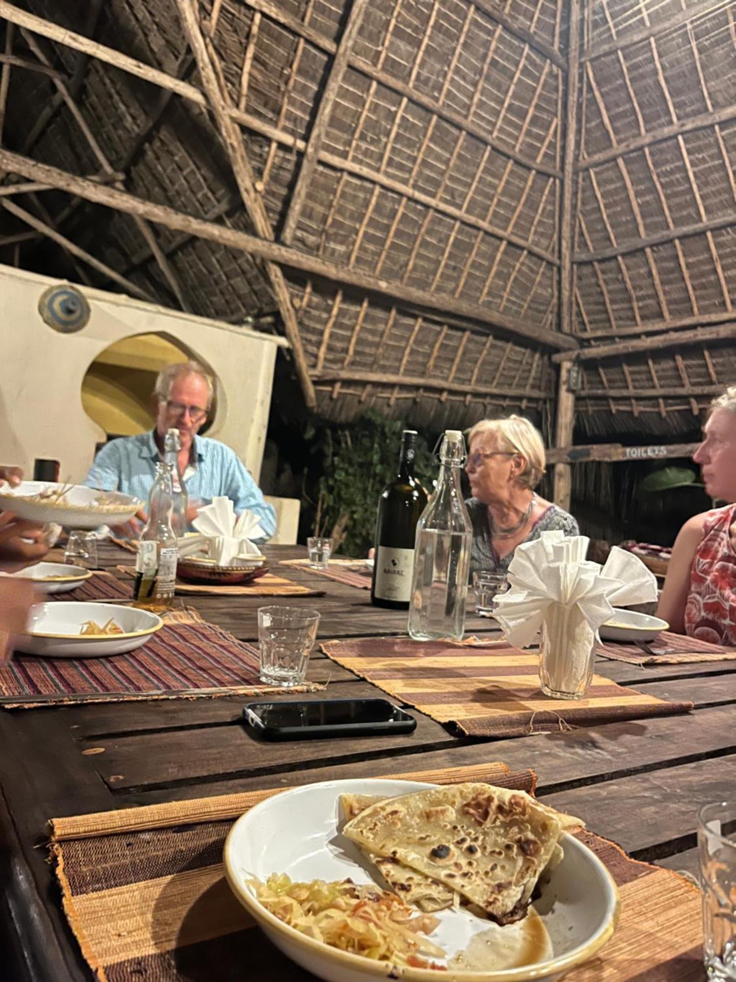 Sazani Beach Lodge And Tidal Lounge Нунгви Екстериор снимка