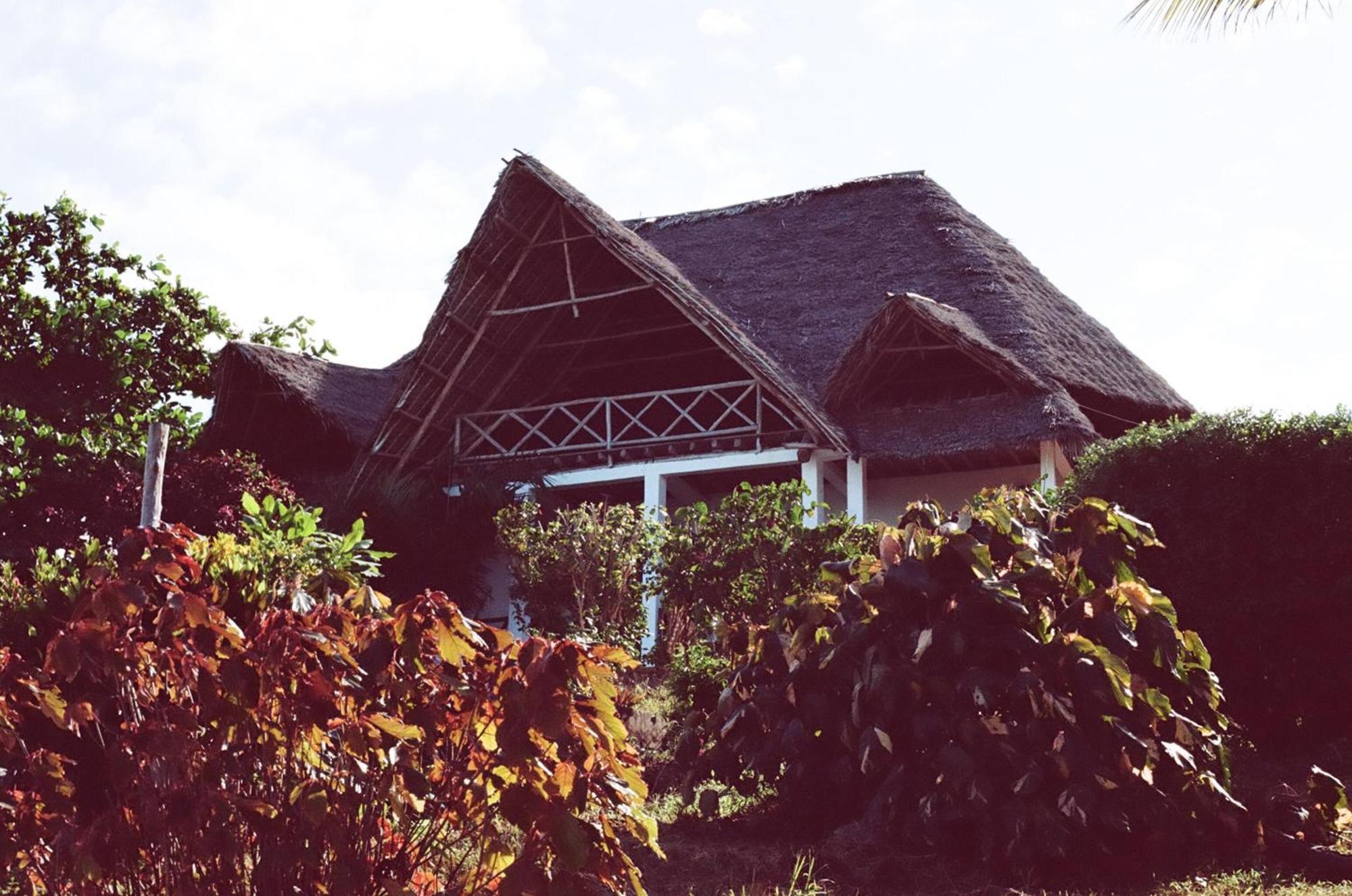 Sazani Beach Lodge And Tidal Lounge Нунгви Екстериор снимка