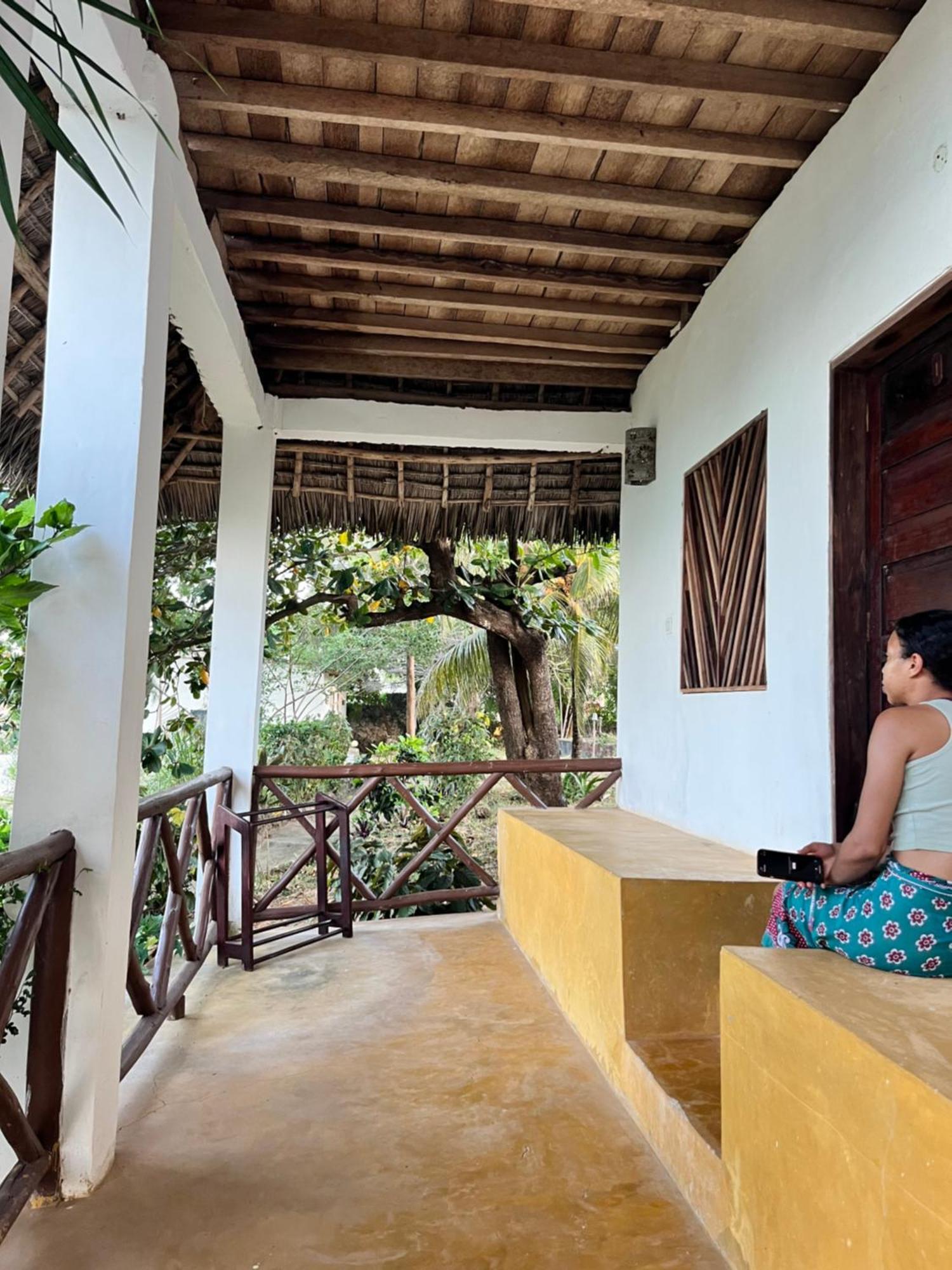 Sazani Beach Lodge And Tidal Lounge Нунгви Екстериор снимка