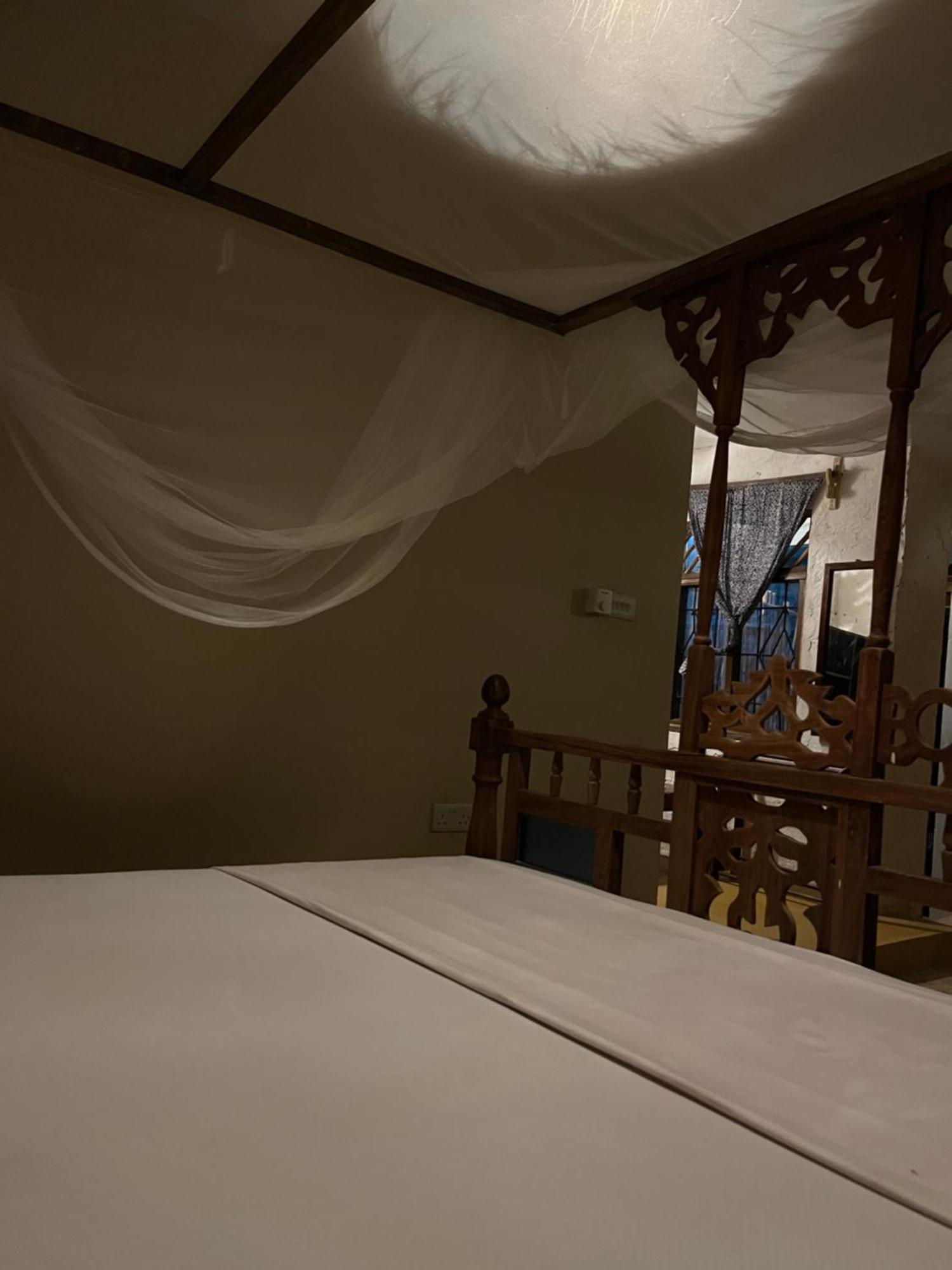 Sazani Beach Lodge And Tidal Lounge Нунгви Екстериор снимка