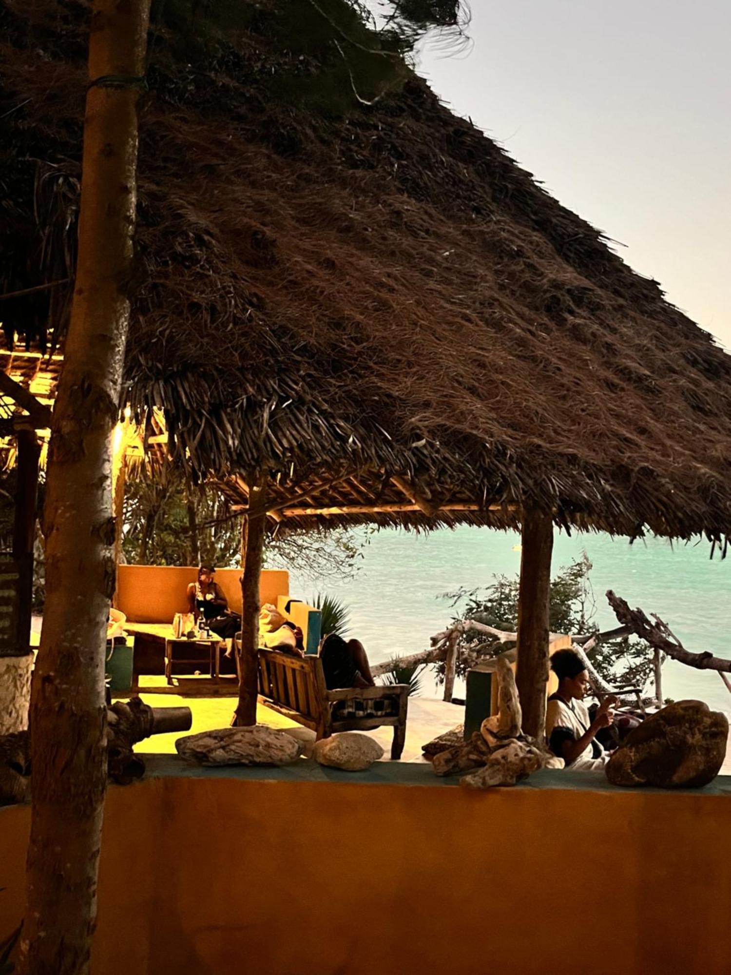Sazani Beach Lodge And Tidal Lounge Нунгви Екстериор снимка