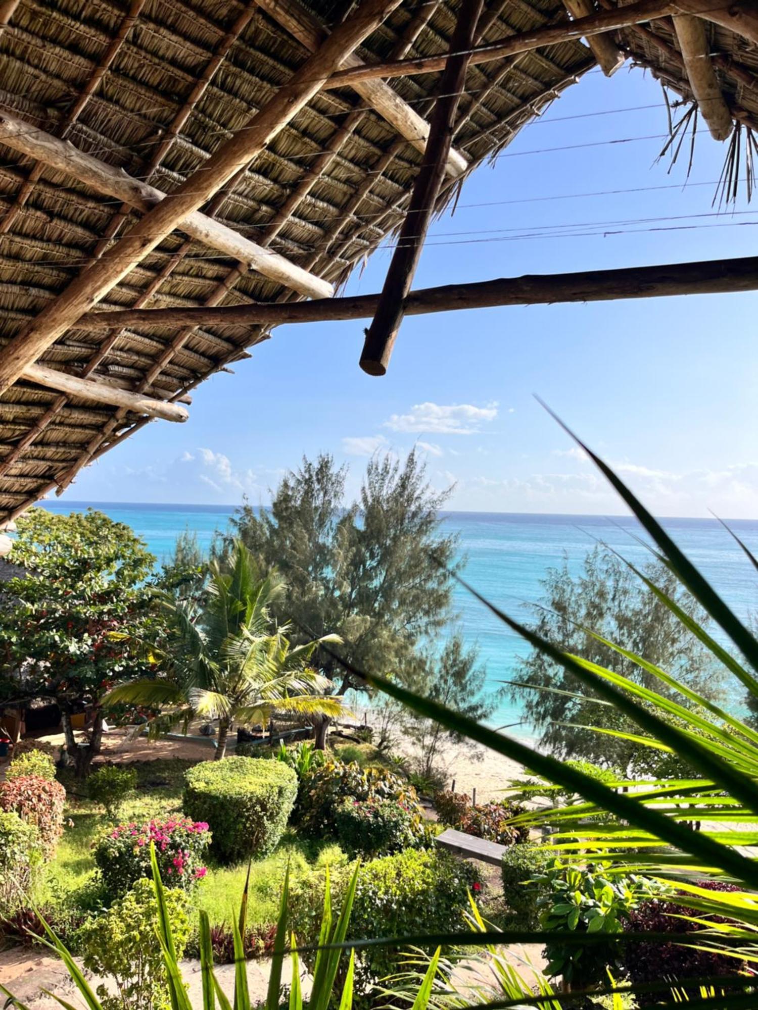 Sazani Beach Lodge And Tidal Lounge Нунгви Екстериор снимка