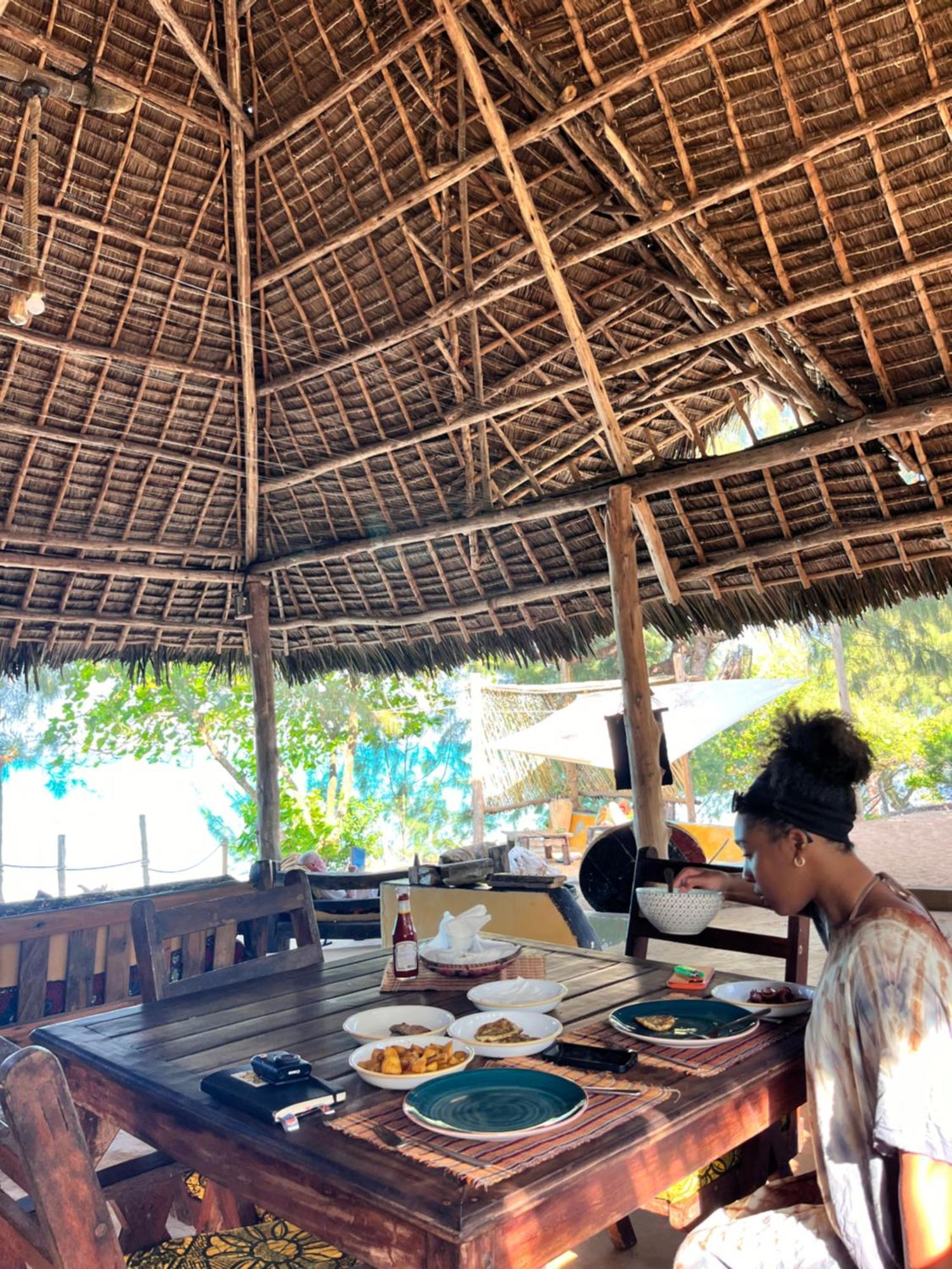 Sazani Beach Lodge And Tidal Lounge Нунгви Екстериор снимка