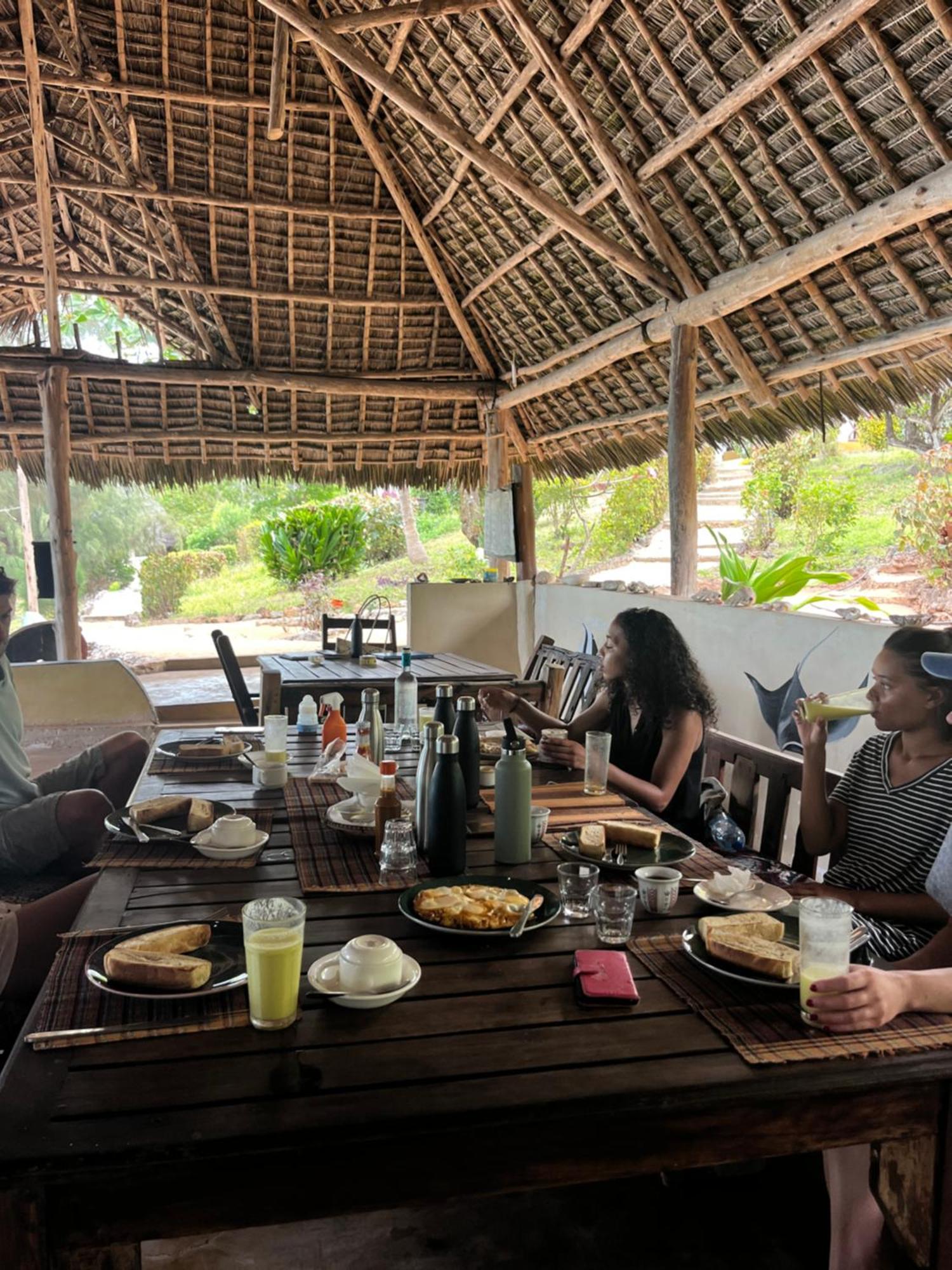 Sazani Beach Lodge And Tidal Lounge Нунгви Екстериор снимка