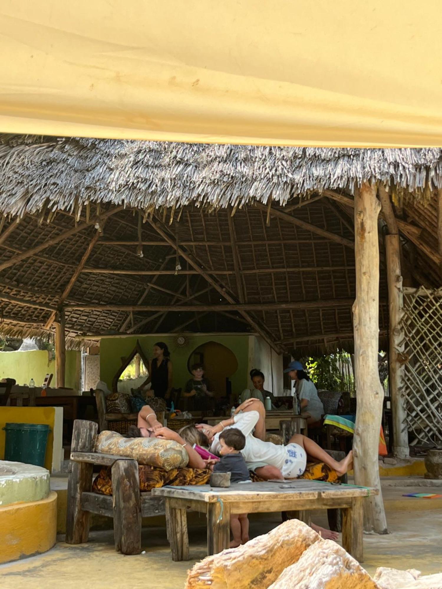 Sazani Beach Lodge And Tidal Lounge Нунгви Екстериор снимка