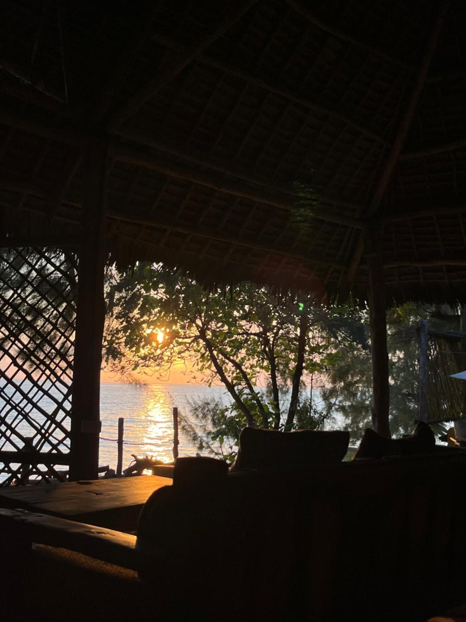 Sazani Beach Lodge And Tidal Lounge Нунгви Екстериор снимка