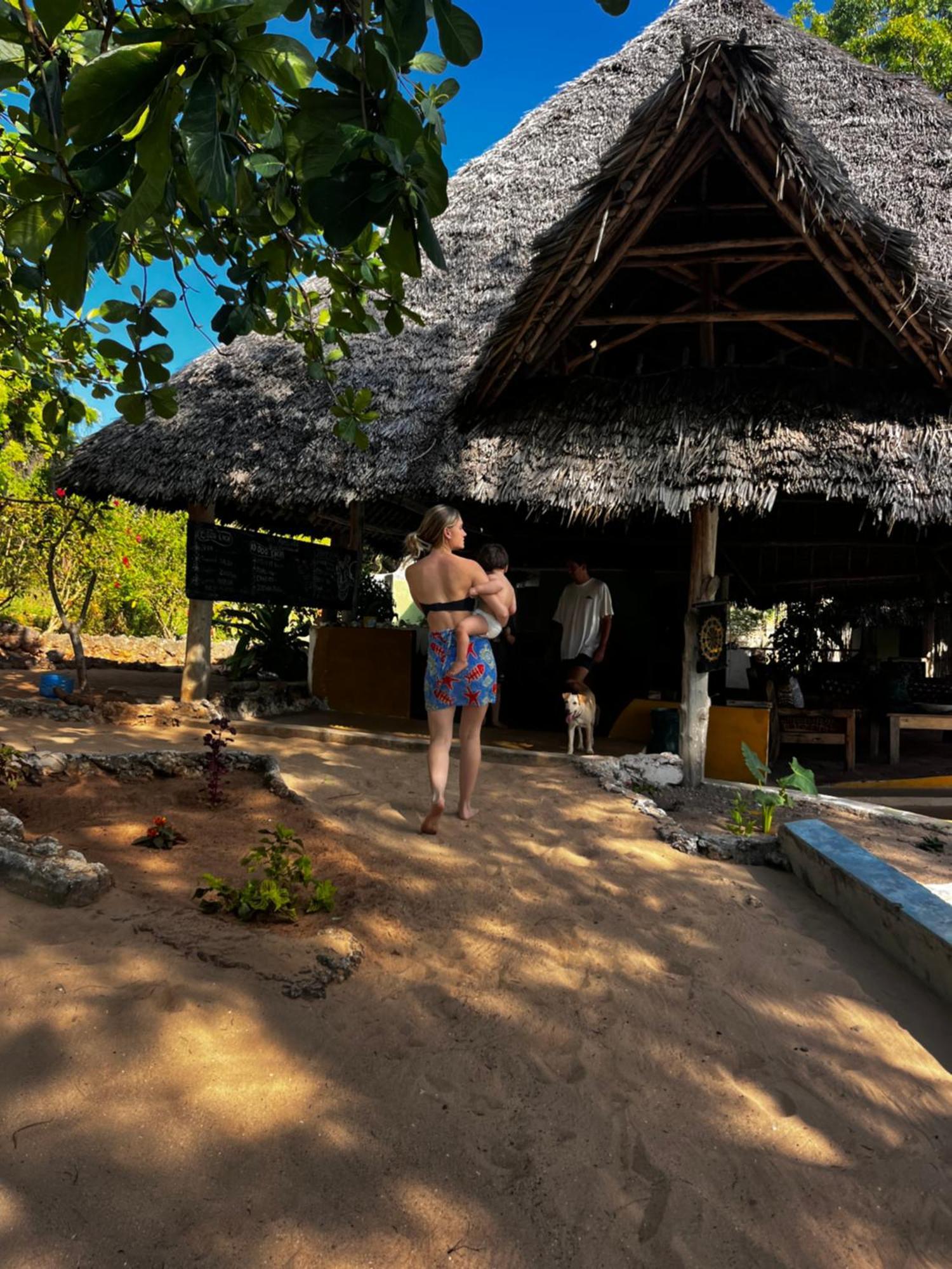 Sazani Beach Lodge And Tidal Lounge Нунгви Екстериор снимка