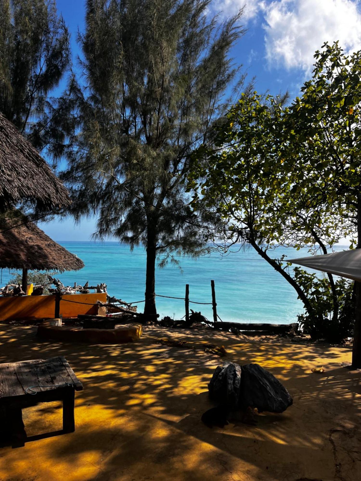 Sazani Beach Lodge And Tidal Lounge Нунгви Екстериор снимка