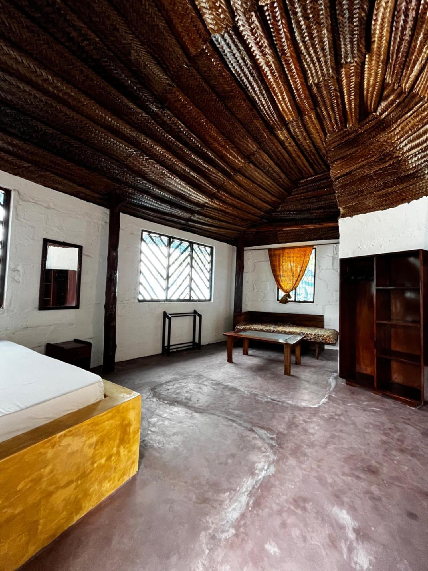 Sazani Beach Lodge And Tidal Lounge Нунгви Екстериор снимка