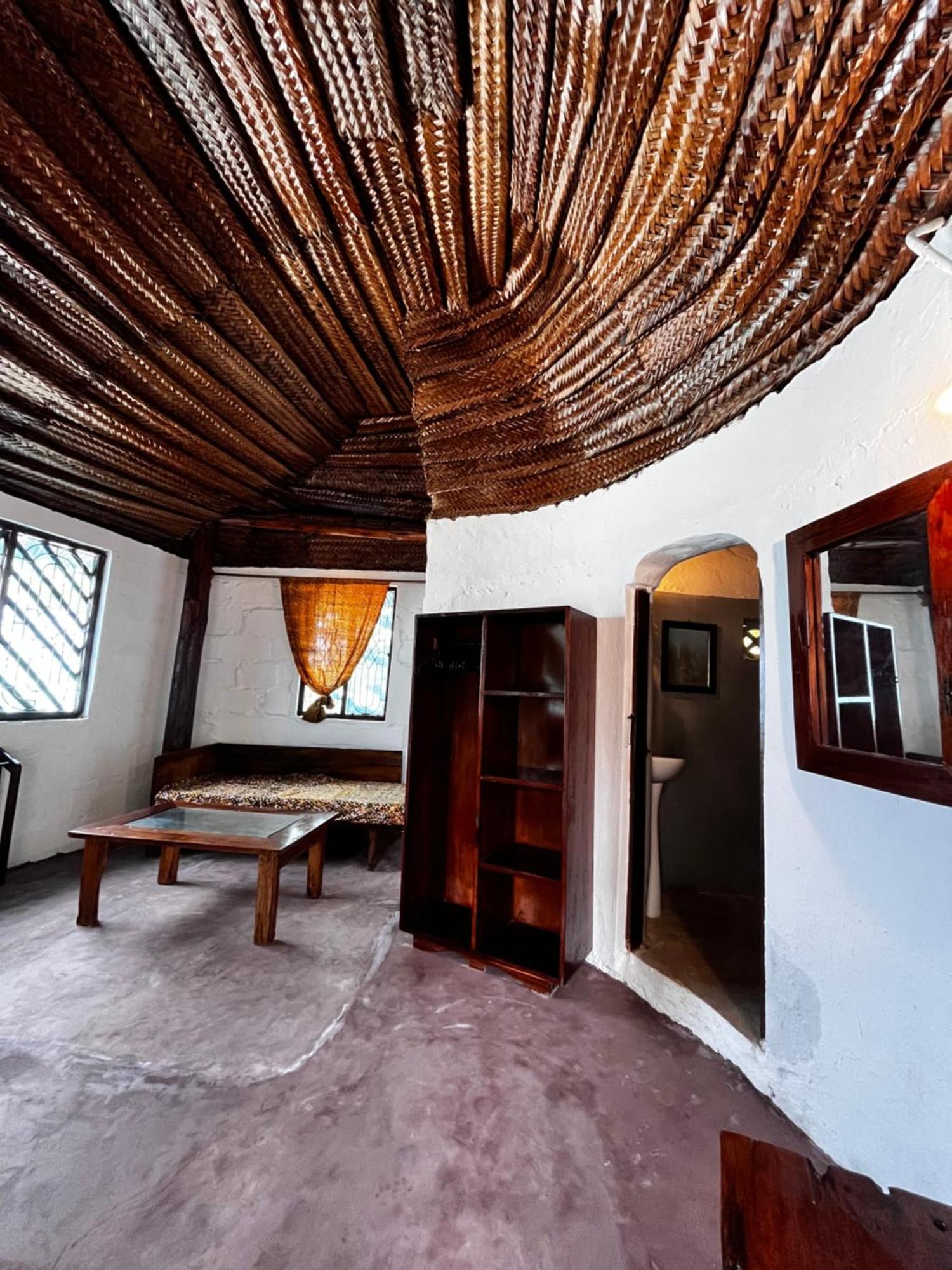 Sazani Beach Lodge And Tidal Lounge Нунгви Екстериор снимка