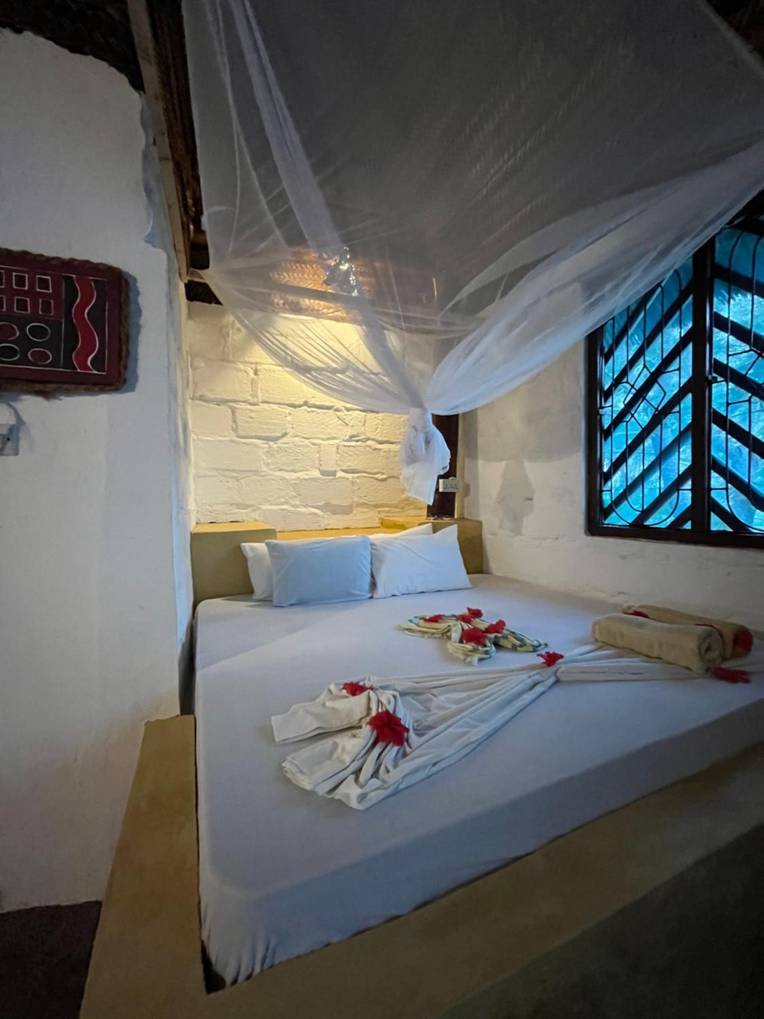Sazani Beach Lodge And Tidal Lounge Нунгви Екстериор снимка