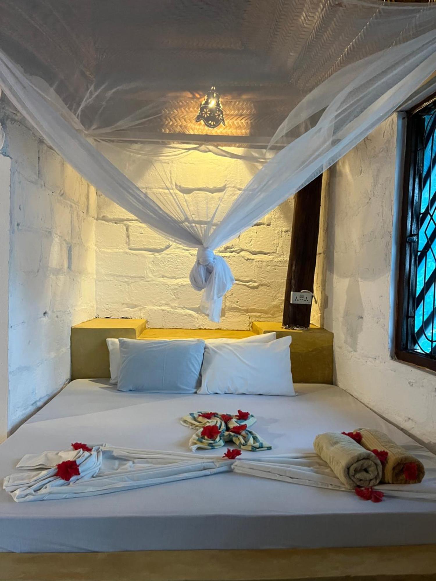 Sazani Beach Lodge And Tidal Lounge Нунгви Екстериор снимка